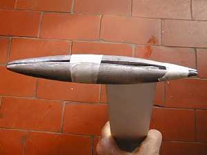 Dos Medios Lastres, unidos a la quilla, listos para ser encolados