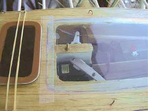 El tornillo de quilla, con su tuerca, asomando a trav�s de la cubierta